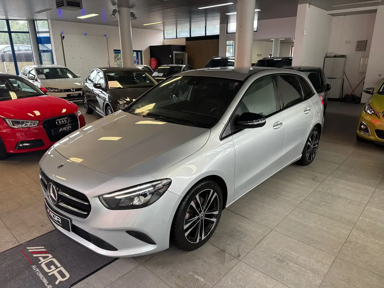 Mercedes-Benz B 180