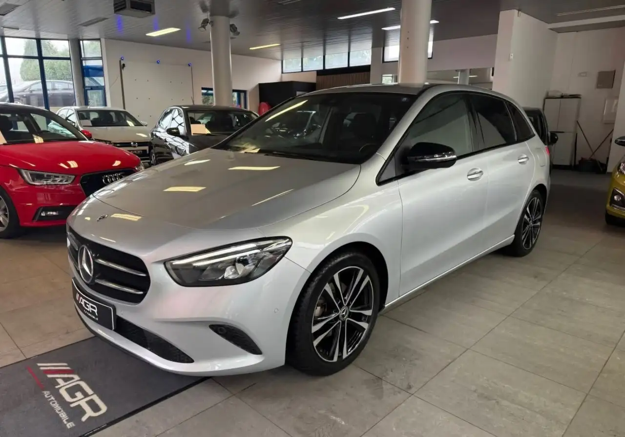 Mercedes-Benz B 180